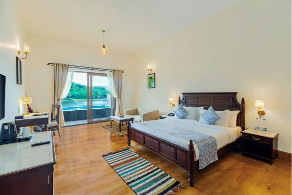 Luxury Pool Suite 2