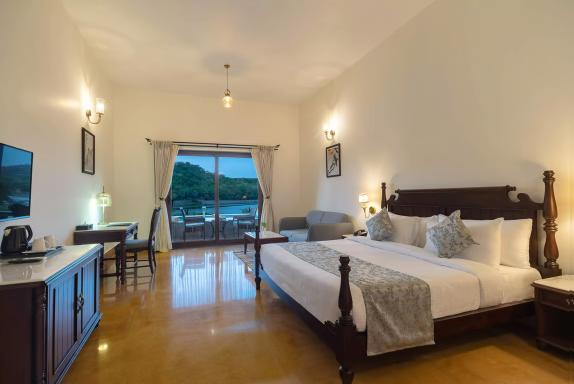 Luxury Pool Suite 3