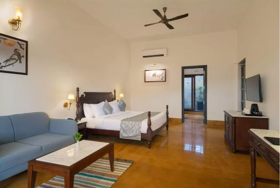 Luxury Pool Suite 4