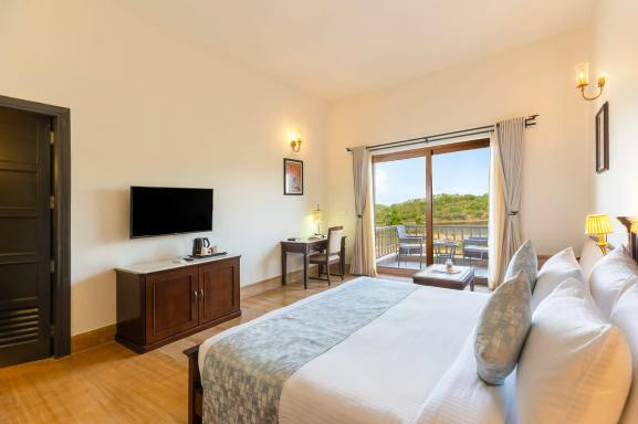 Lake View Suite