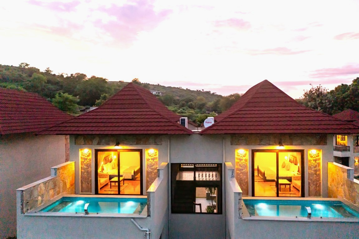 A Morning in the Luxury Pool Suite: What a Slow Day Actually Looks Like