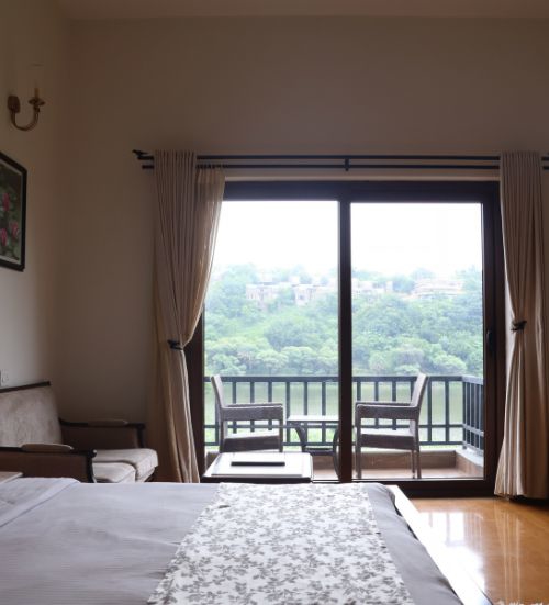 Lake View Stay for Couples